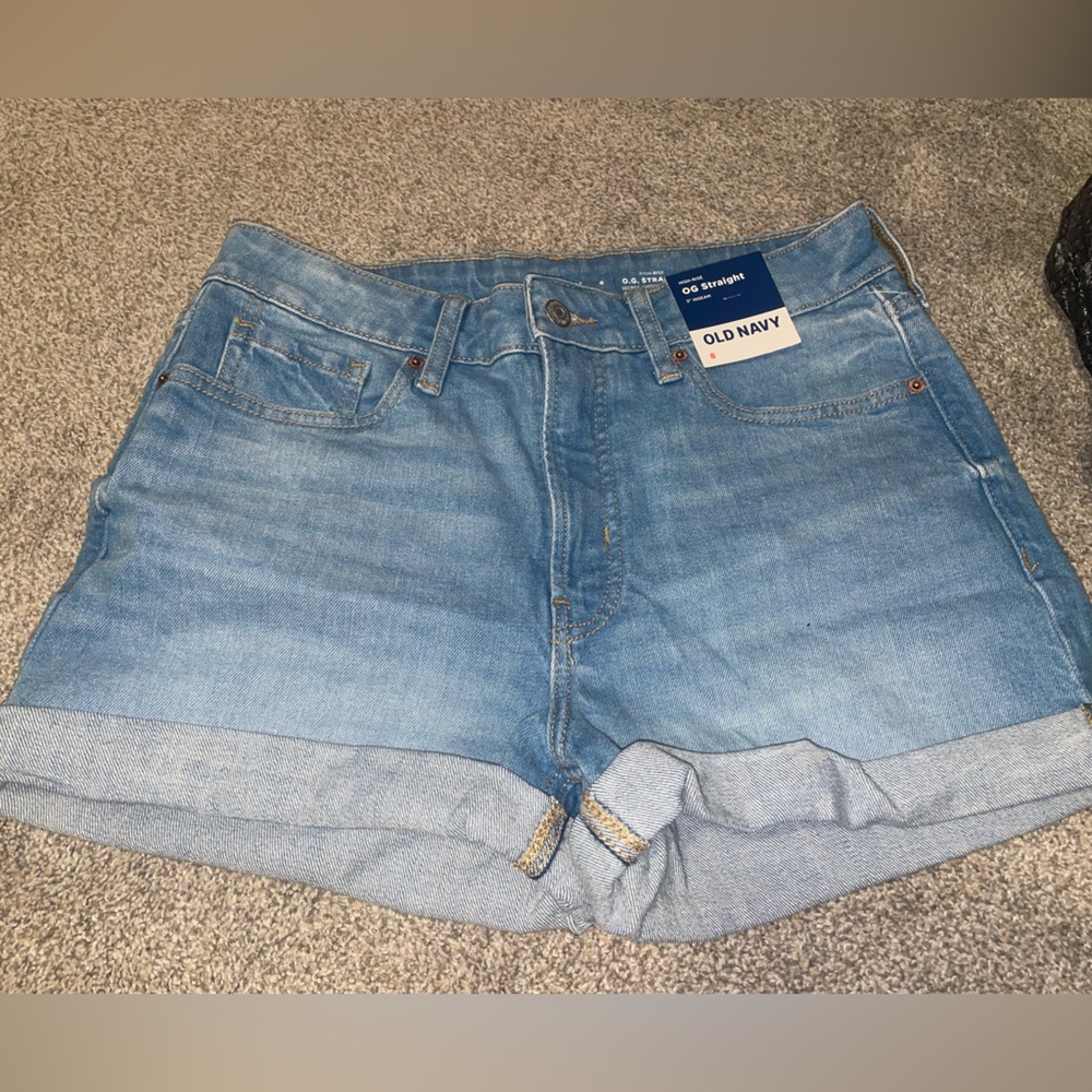 Old navy straight denim shorts. Never worn NWT Size 8